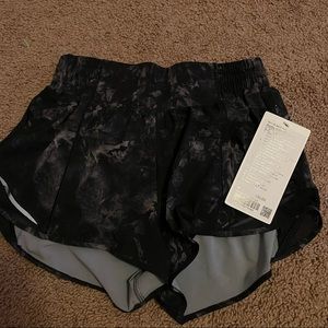 NWT LULULEMON Hotty Hot HR 2.5” Shorts Size 4